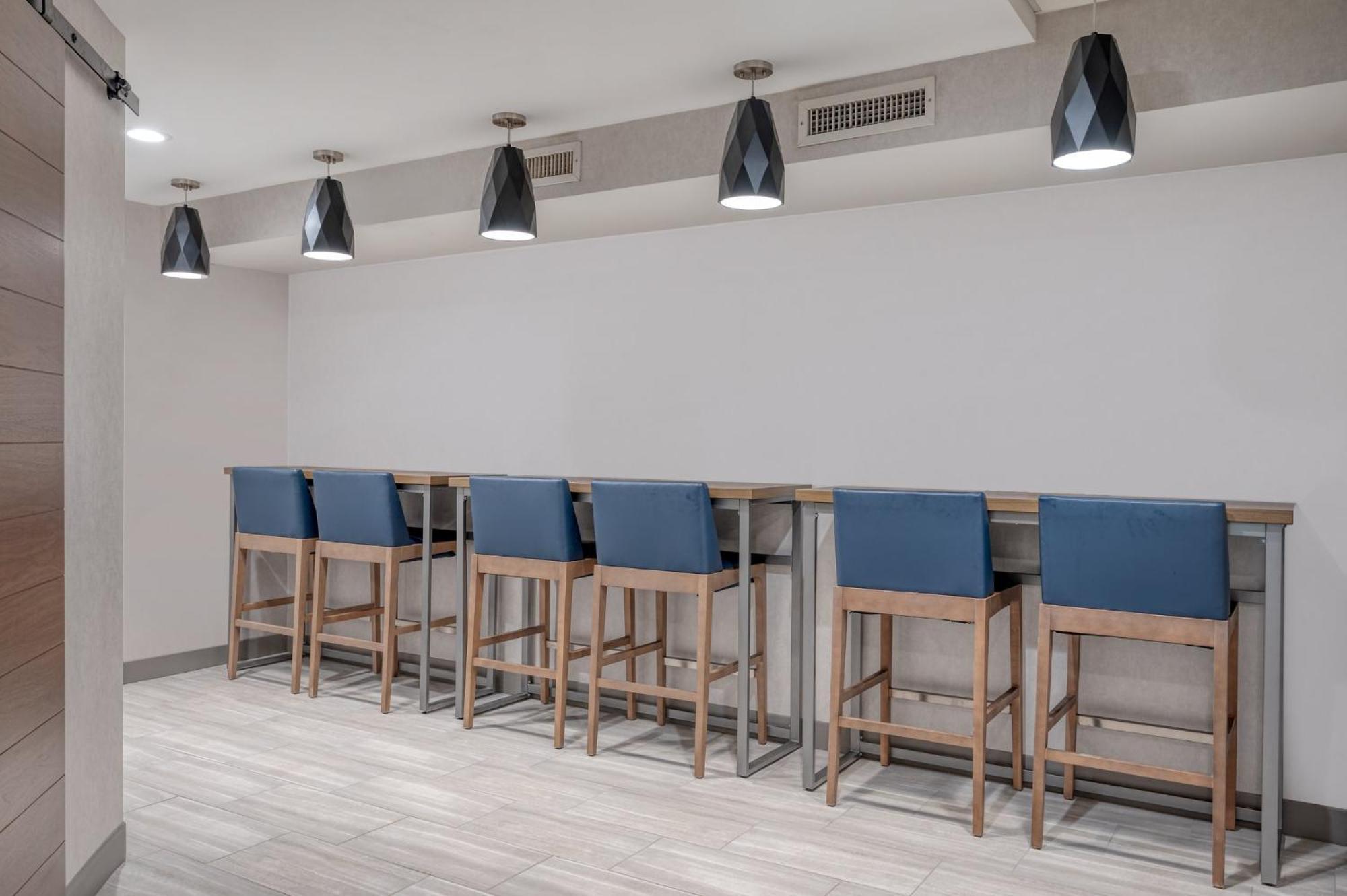 Holiday Inn Express & Suites Wadsworth By Ihg Екстер'єр фото