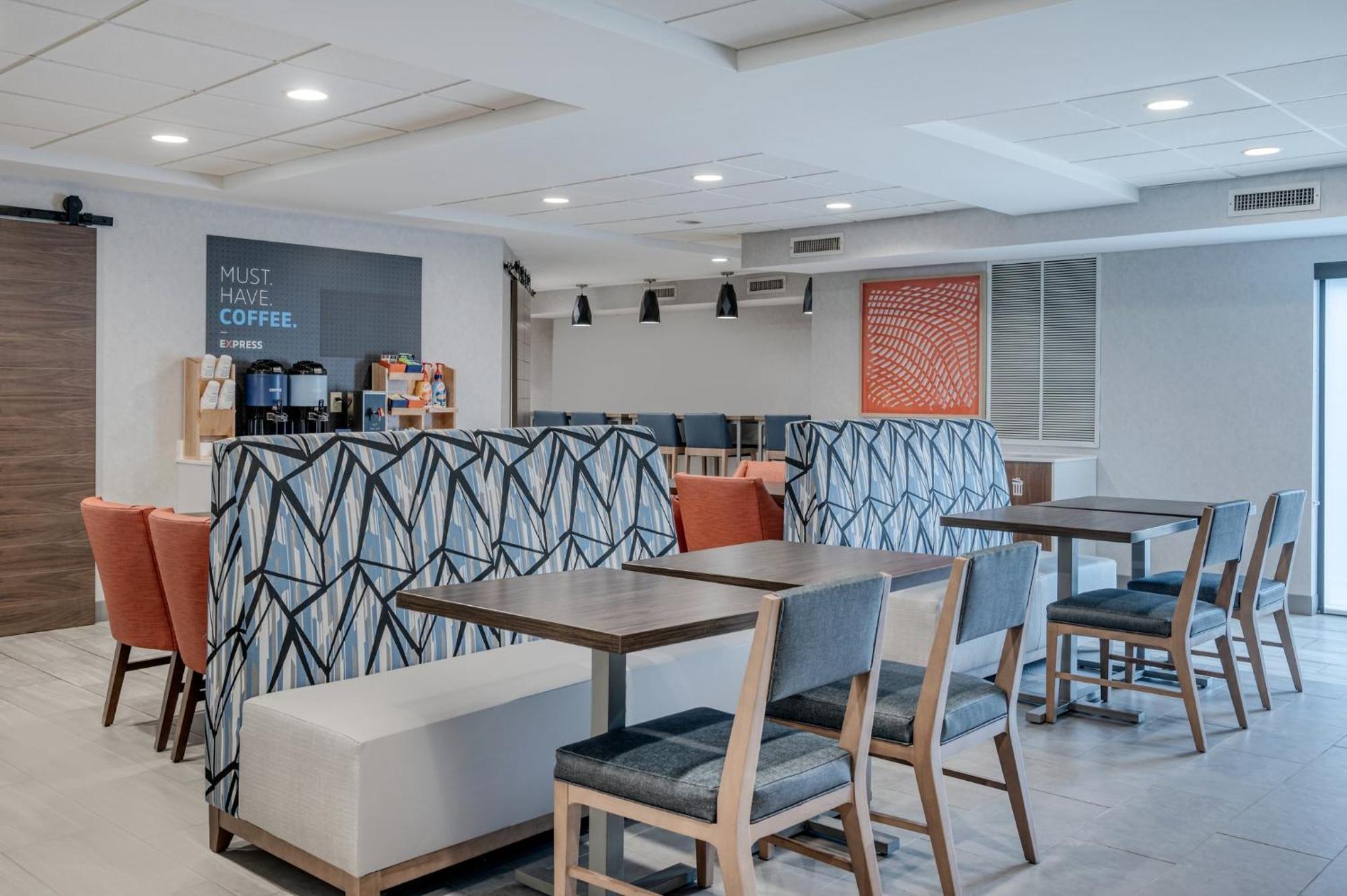 Holiday Inn Express & Suites Wadsworth By Ihg Екстер'єр фото